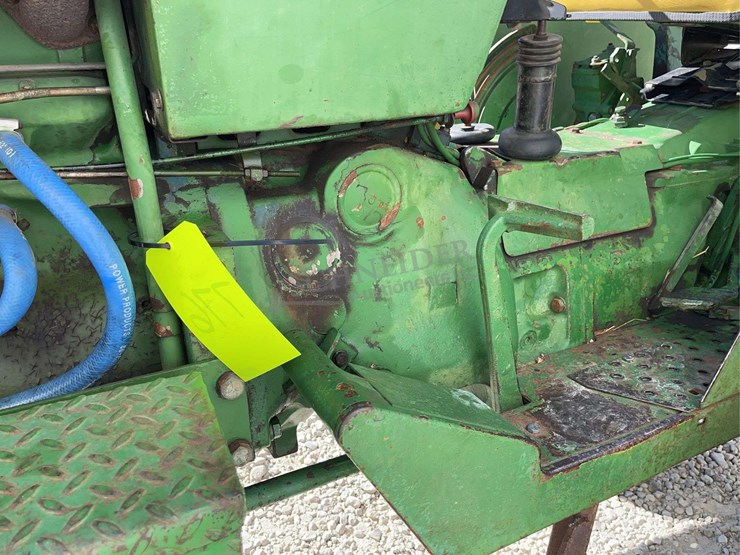 john-deere-2240-image-29