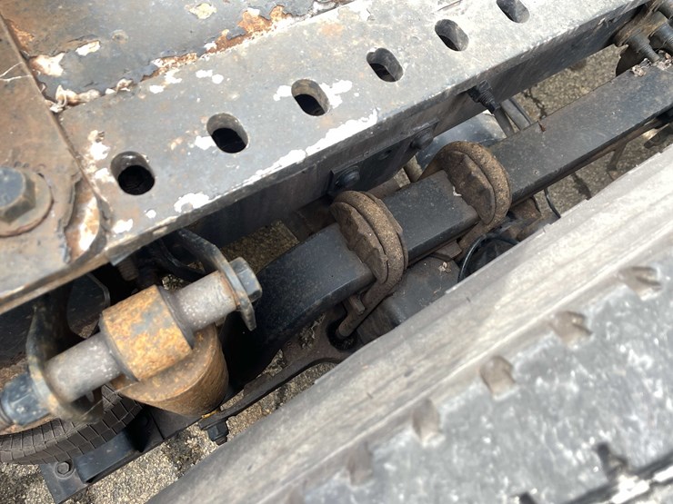 #1372-•-2014-volvo-sleeper-semi-(has-wi-title)-(of)-image-88