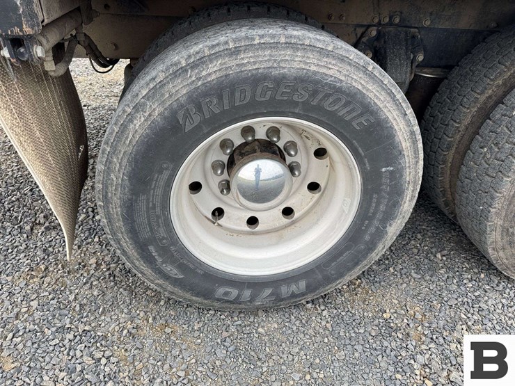 2013-peterbilt-348-image-33