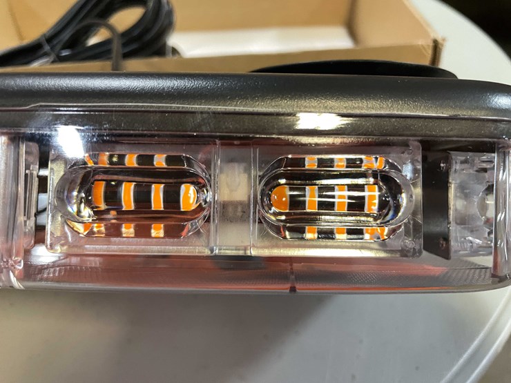 #8526-•-amber-led-strobe-light-(pr12)-image-3