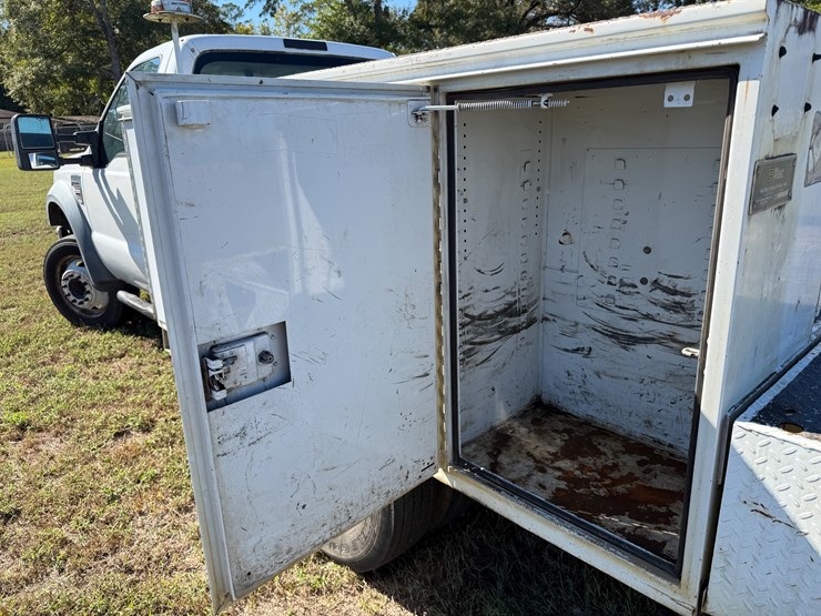 2008-ford-f550-image-14