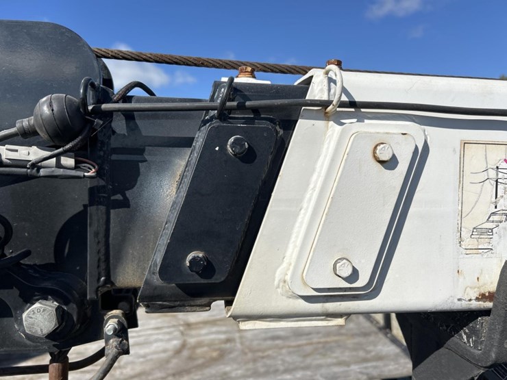 2017-peterbilt-337-image-48