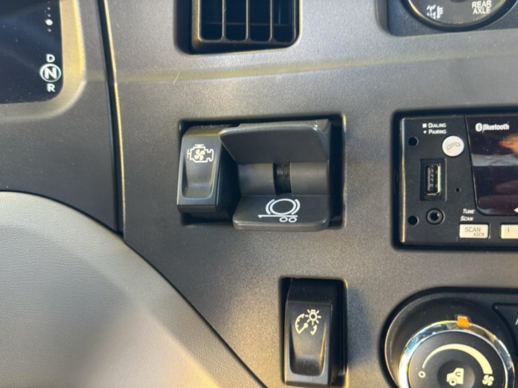 2023-peterbilt-579-image-47