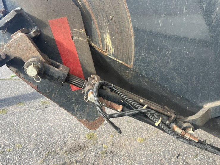 2011-international-7600-image-52