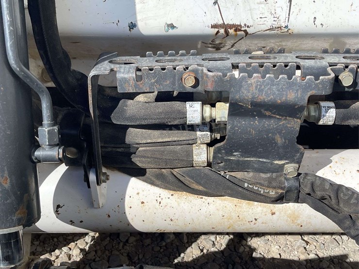 2016-bobcat-t750-image-13