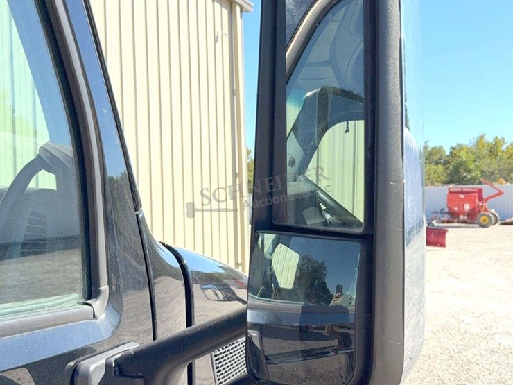 2017-peterbilt-579-image-19