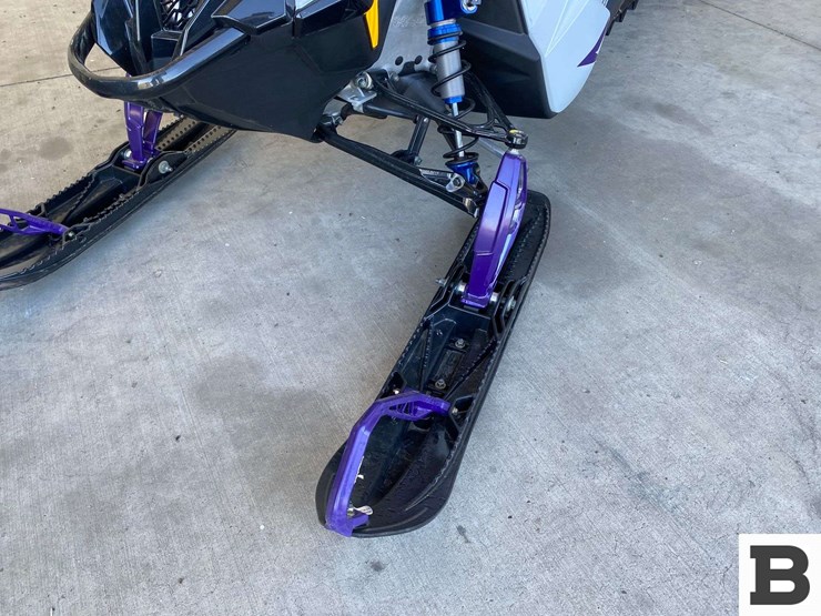 2022-polaris-matrix-pro-rmk-850-165"-snowmobile-image-7