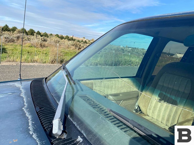 1993-gmc-suburban-image-12