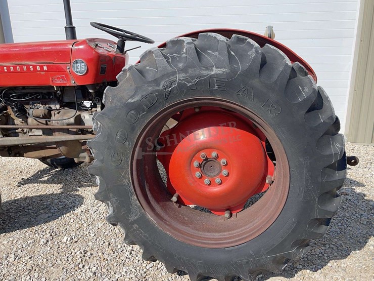 massey-ferguson-135-image-33