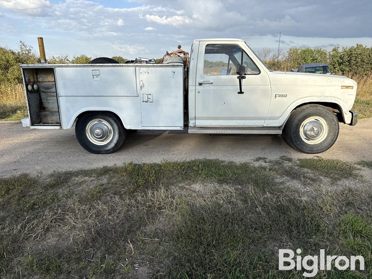 1984-ford-f250-image-4