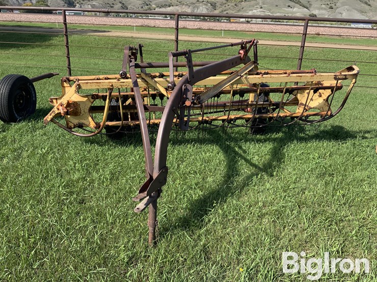 new-holland-12'-rakes-image-16