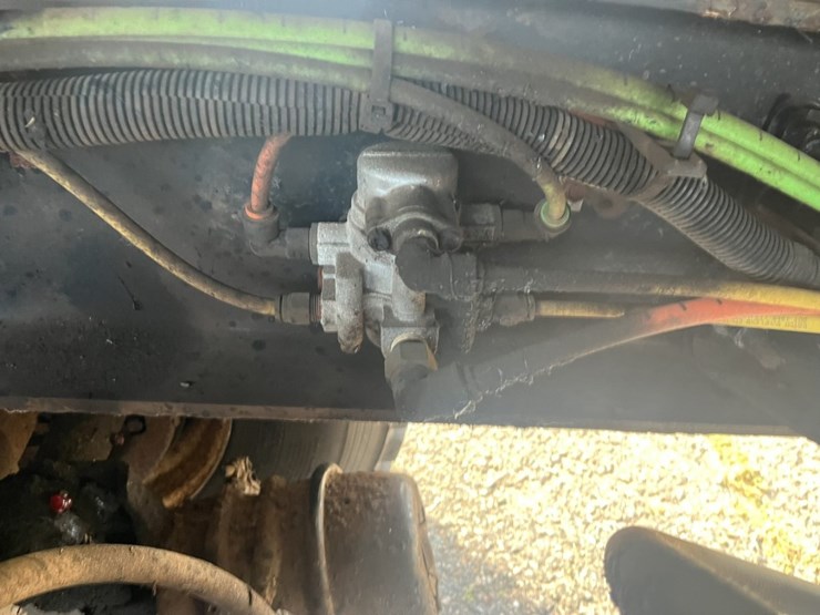 2011-international-7600-image-89