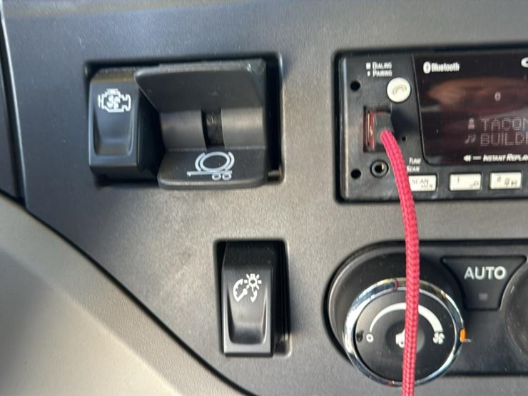 2023-peterbilt-579-image-58