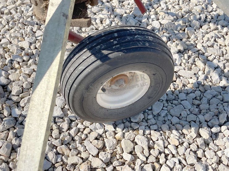 hesston-3717-image-11