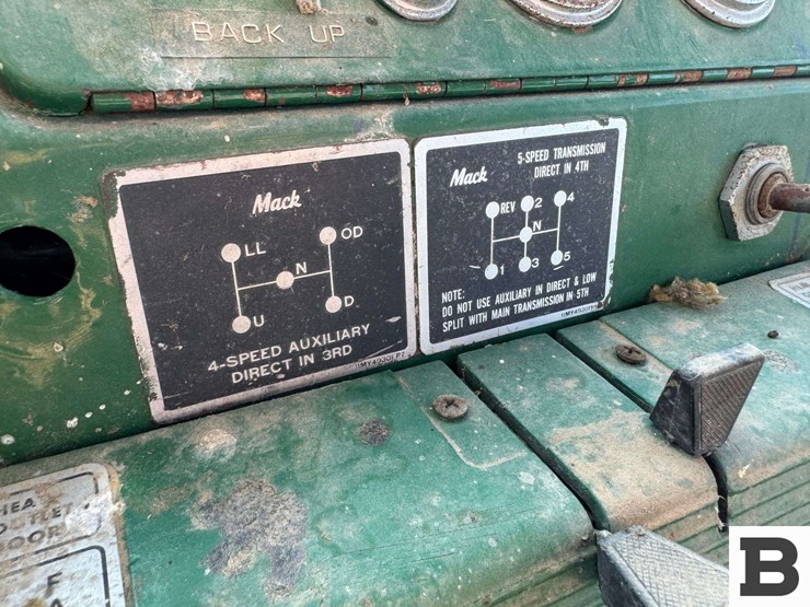 1969-mack-boom-truck-image-46