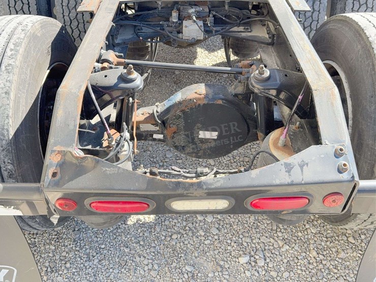 2017-peterbilt-579-image-42