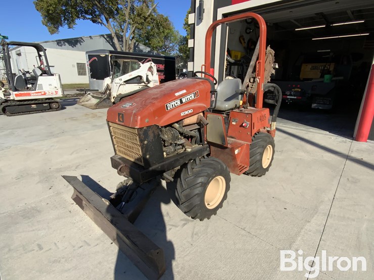 2004-ditch-witch-rt40-image-1