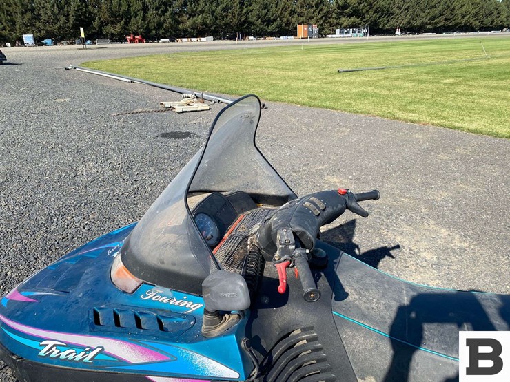 1998-polaris-indy-trail-touring-snowmobile-image-11