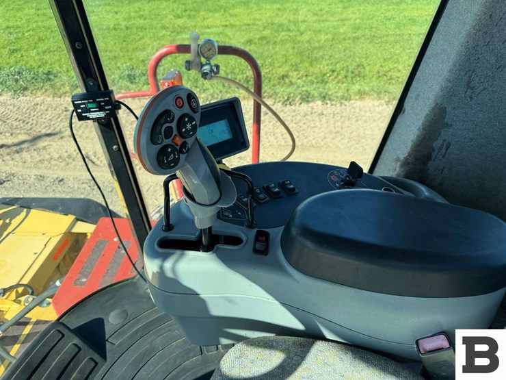 2013-new-holland-h8080-image-60