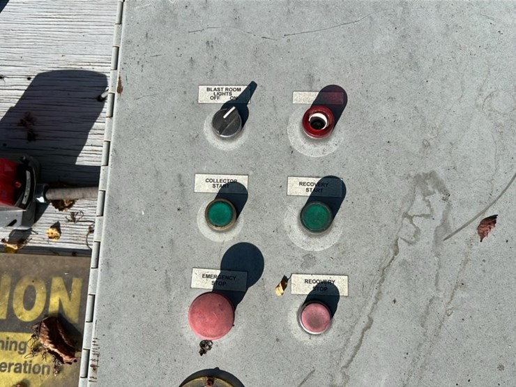 #4714-•-16’x16’-clemco-abrasive-blast-room-image-16