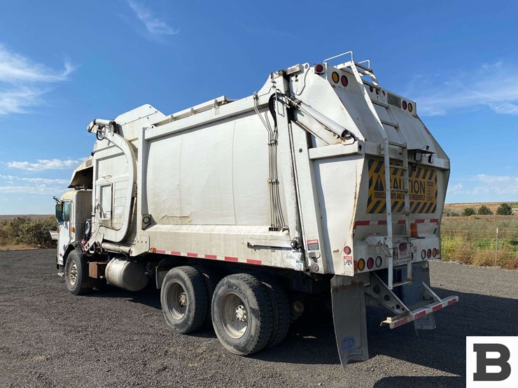 2006-peterbilt-320-image-4