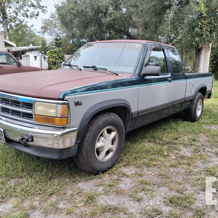 1996 DODGE DAKOTA SLT