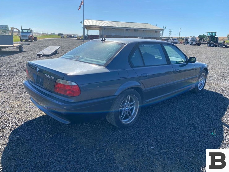 2001-bmw-740-sedan-image-5