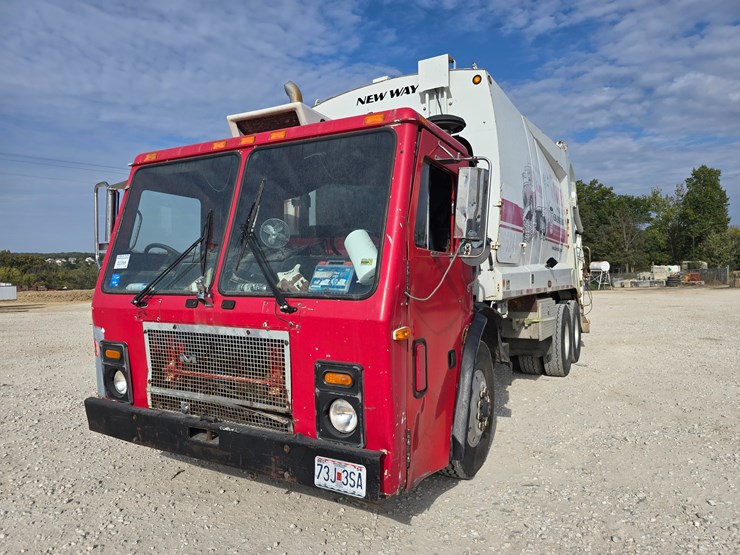 2001-mack-le613-image-1