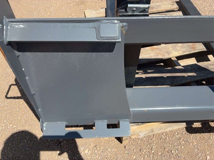 skid-steer-pallet-forks-image-3