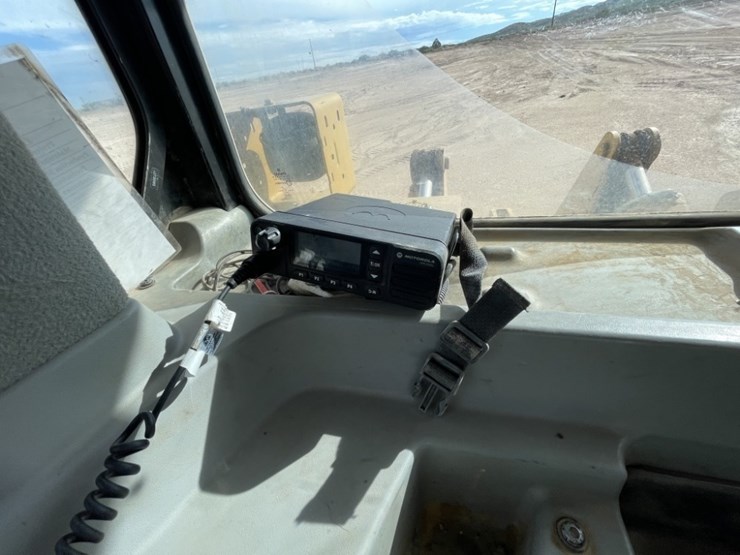 2019-caterpillar-d8t-image-35