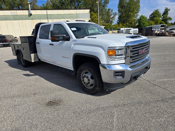 2017-gmc-sierra-3500-image-35