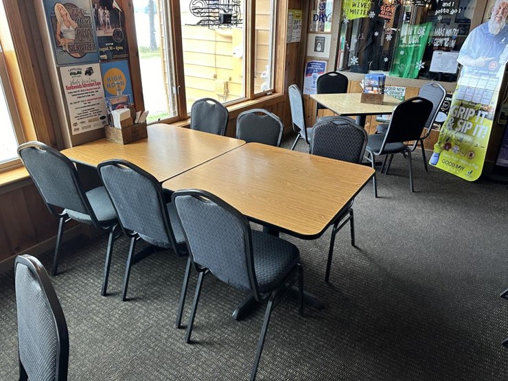 #100-•-waterfront-pub-with-4-bed/2-bath-apartment-image-56