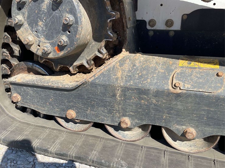 2016-bobcat-t750-image-17