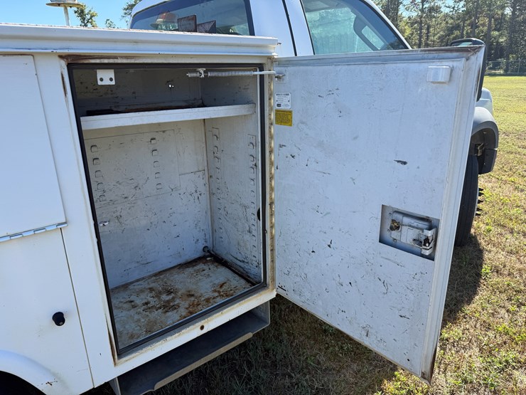 2008-ford-f550-image-21