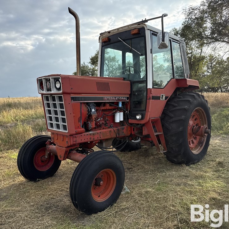 1976 INTERNATIONAL 1086