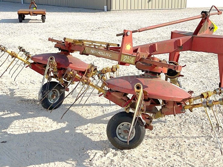 new-holland-254-image-6