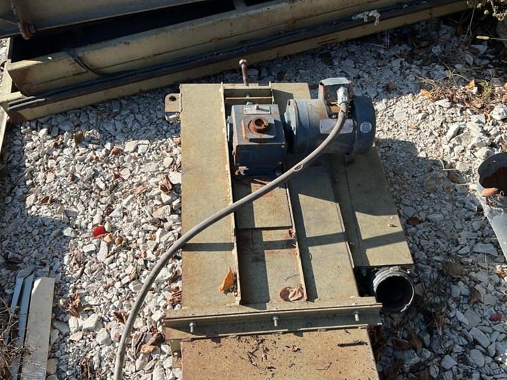 #4714-•-16’x16’-clemco-abrasive-blast-room-image-10