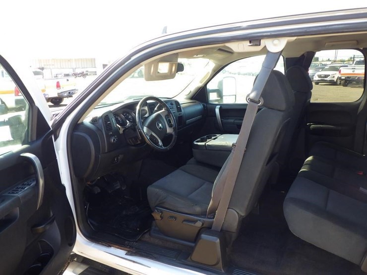 2013-chevrolet-2500hd-image-5