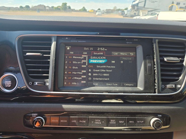 2015-kia-sedona-image-18