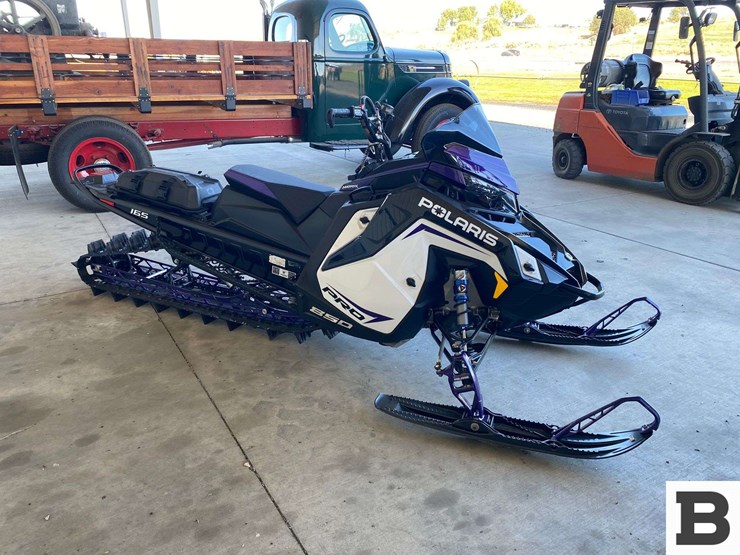 2022-polaris-matrix-pro-rmk-850-165"-snowmobile-image-5