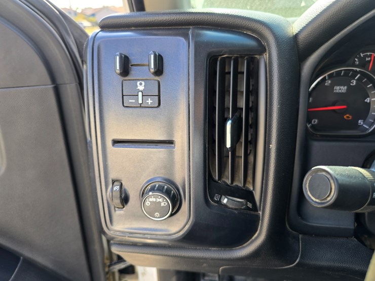 2017-gmc-sierra-3500-image-55