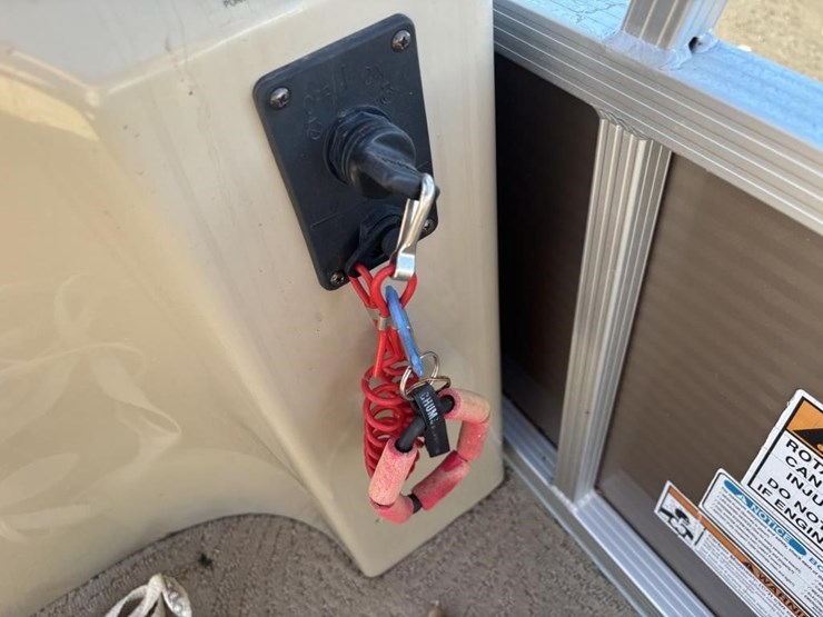 2011-unknown-trailer-image-18