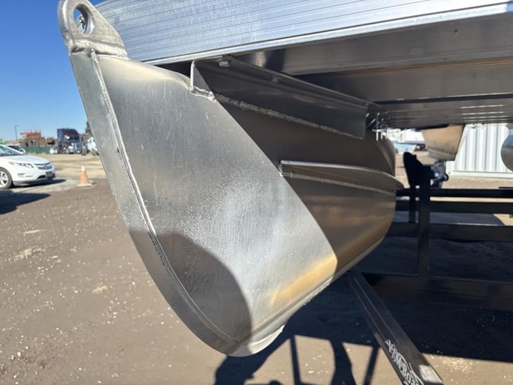 2011-unknown-trailer-image-26