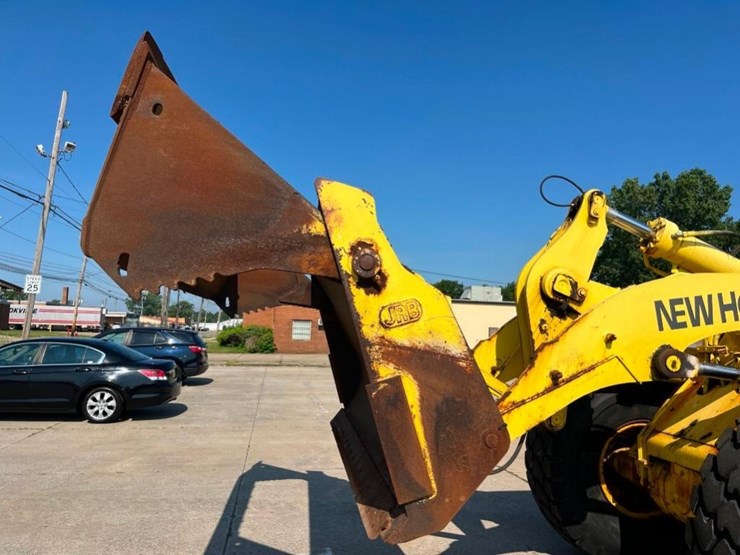 new-holland-lw170-image-14