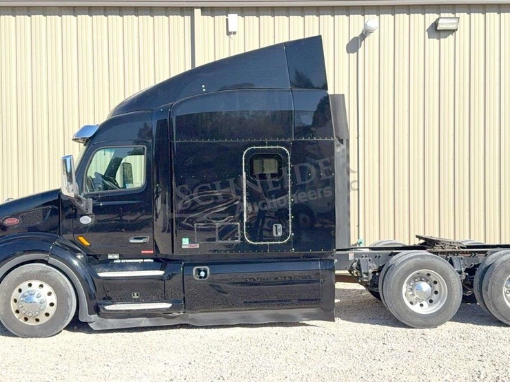 2017-peterbilt-579-image-4