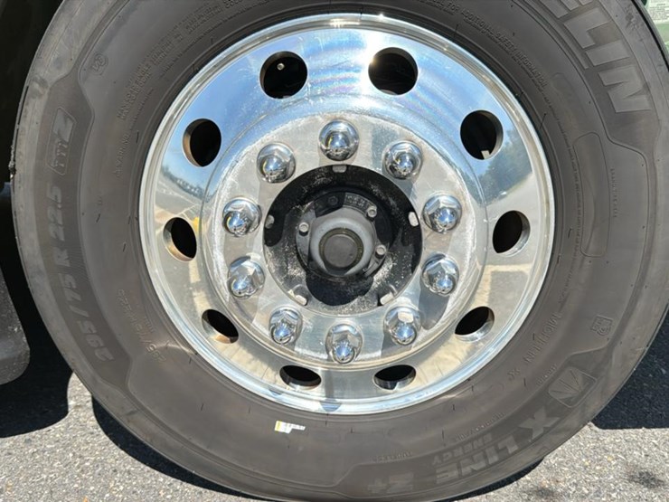 2023-peterbilt-579-image-28