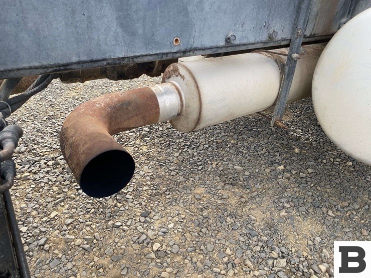 2003-peterbilt-330-image-25