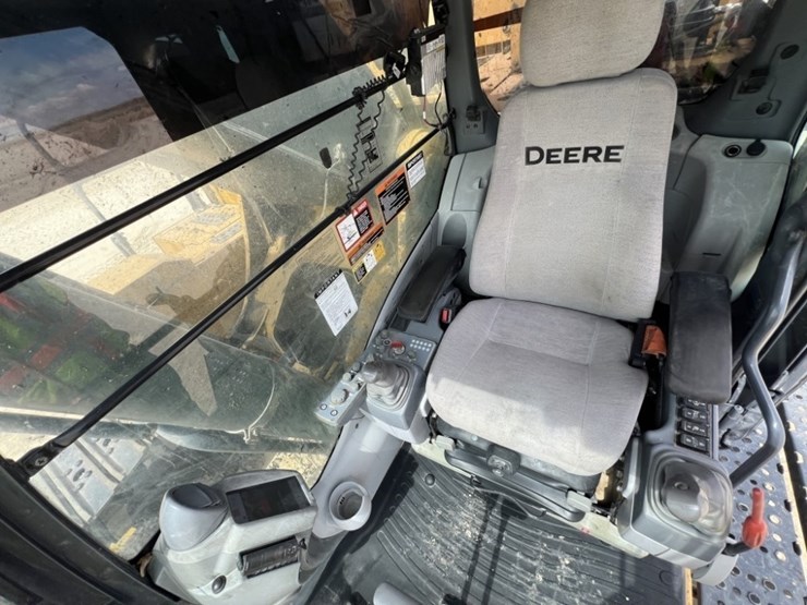 2018-deere-670g-lc-image-43