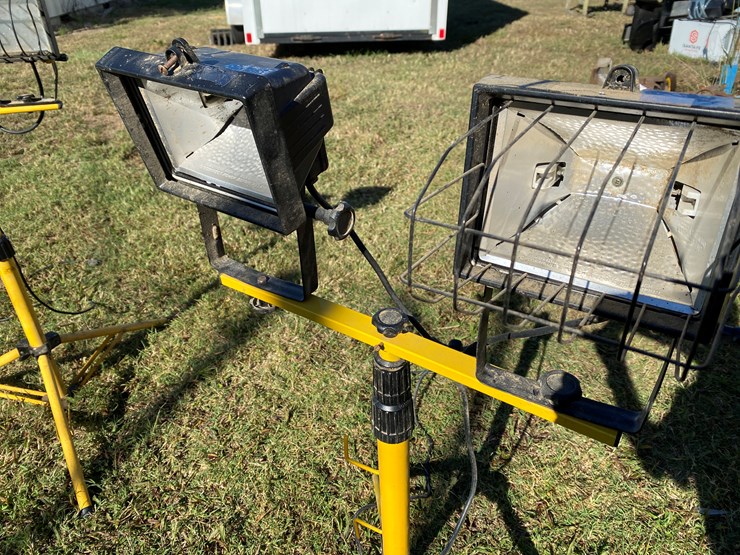 #94-•-#208-•-portable-electric-work-lights-image-2