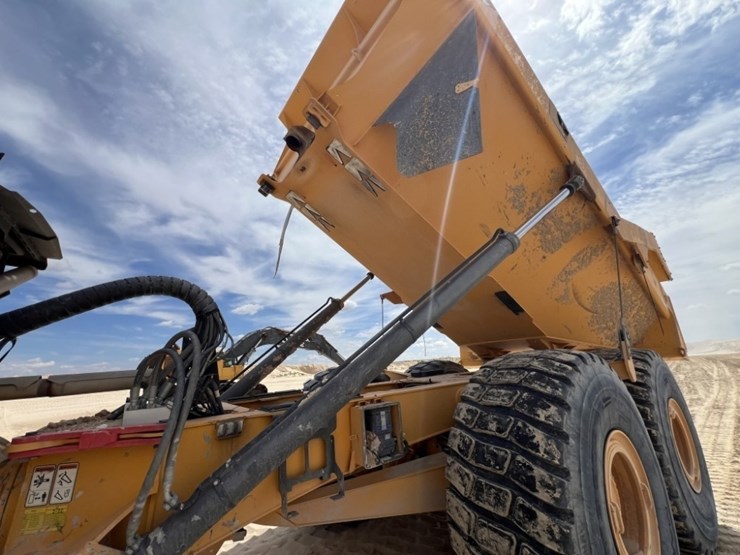 2021-volvo-a60h-image-47